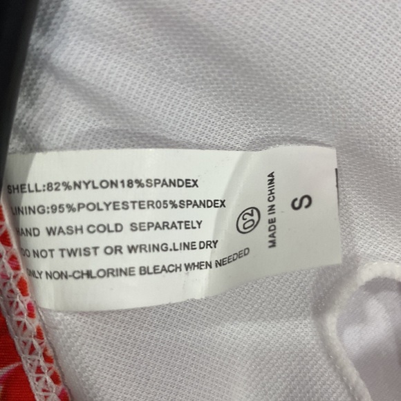 New swimsuit XS - Picture 4 of 4